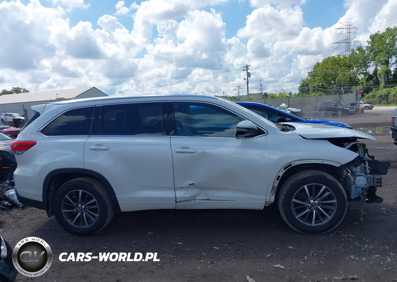 2018 Toyota Highlander Xle VIN:5TDKZRFH5JS270226 - 14