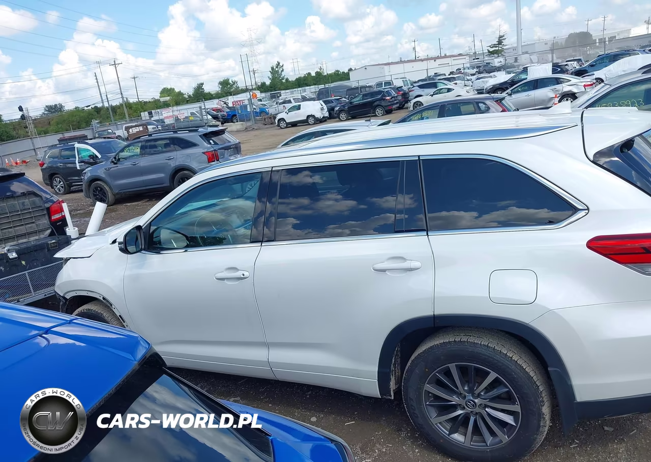2018 Toyota Highlander Xle VIN:5TDKZRFH5JS270226 - 15