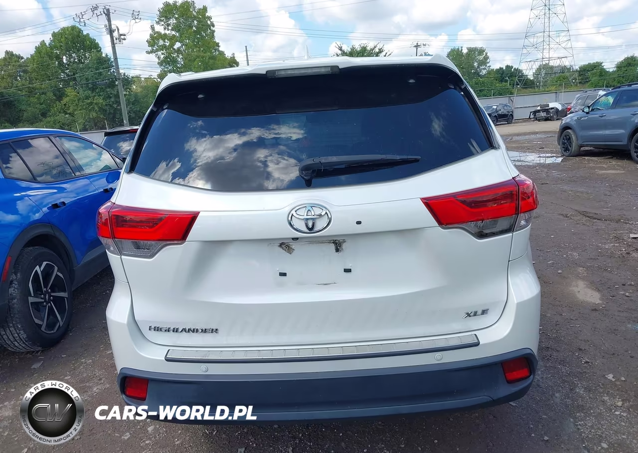 2018 Toyota Highlander Xle VIN:5TDKZRFH5JS270226 - 17