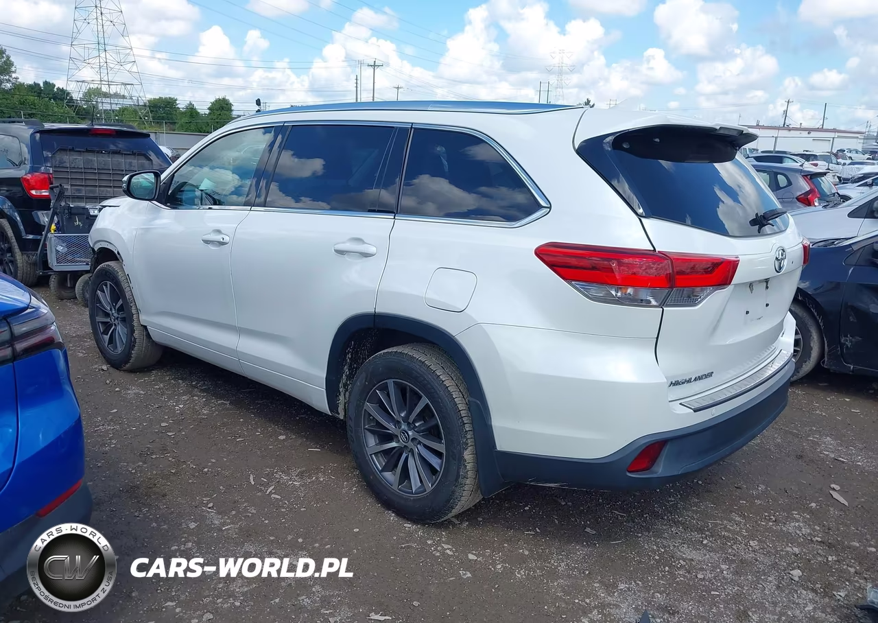 2018 Toyota Highlander Xle VIN:5TDKZRFH5JS270226 - 3