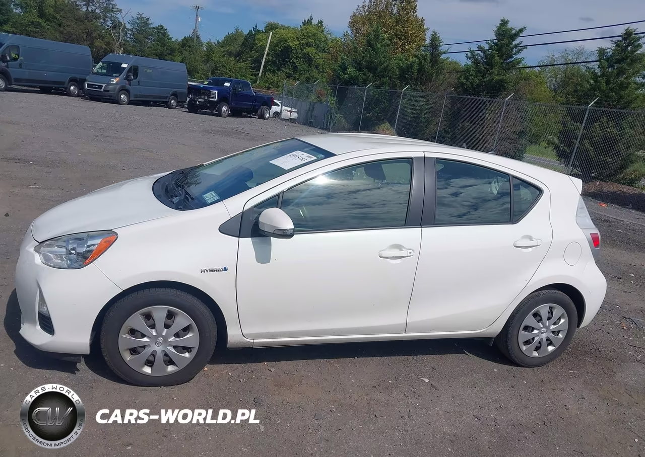 2014 Toyota Prius C Two VIN:JTDKDTB35E1568980 - 14