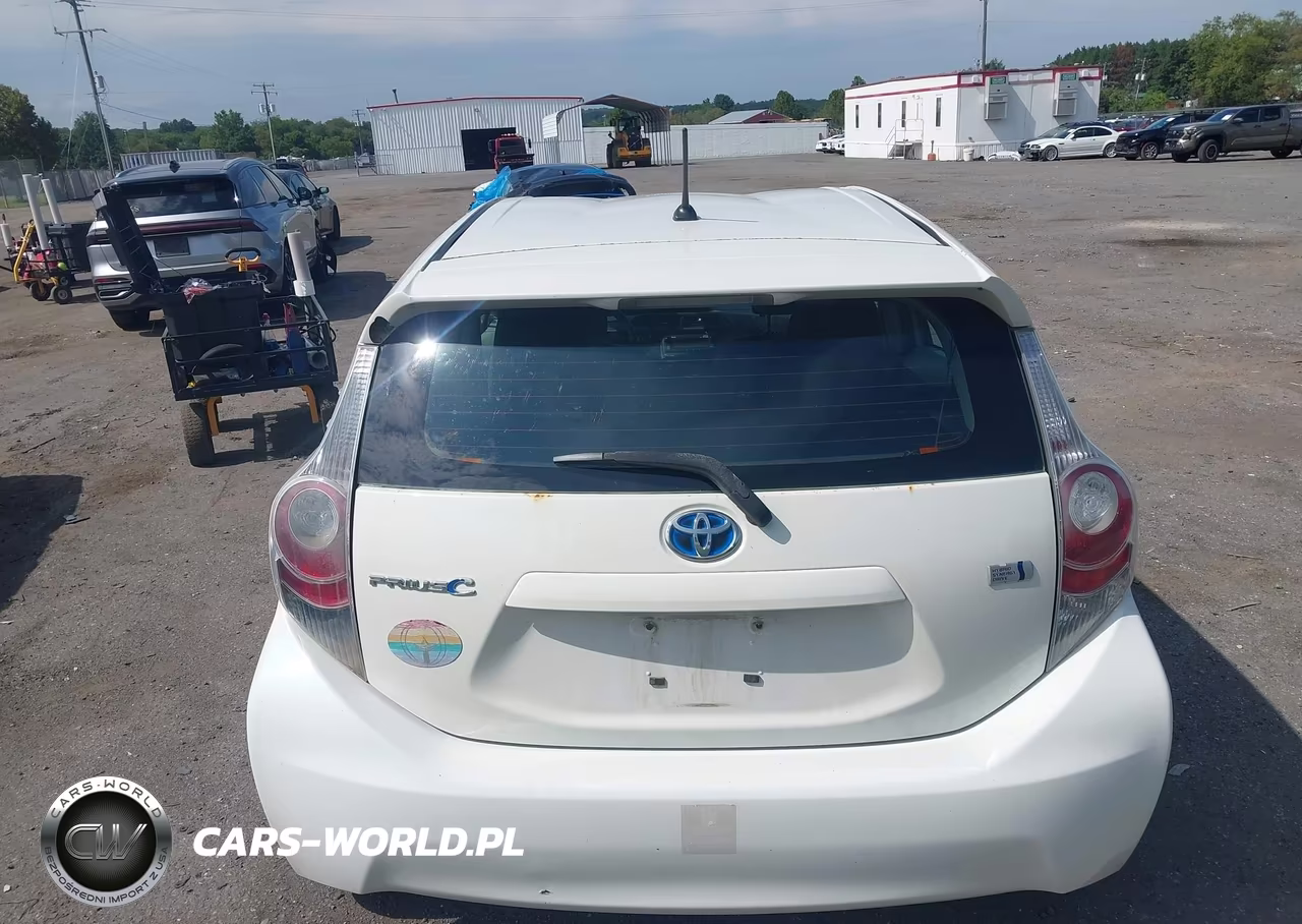 2014 Toyota Prius C Two VIN:JTDKDTB35E1568980 - 16