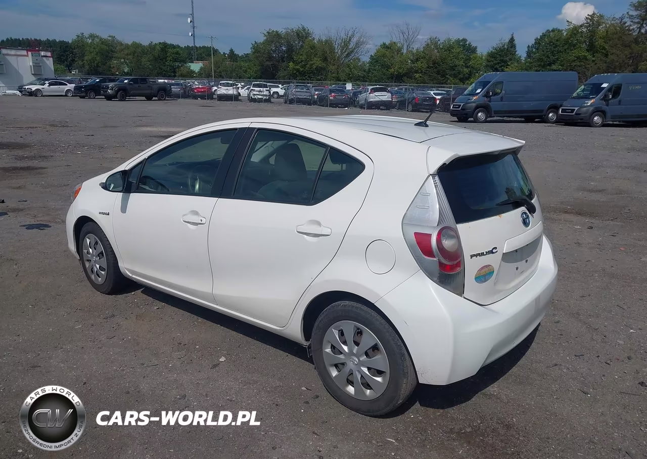 2014 Toyota Prius C Two VIN:JTDKDTB35E1568980 - 3