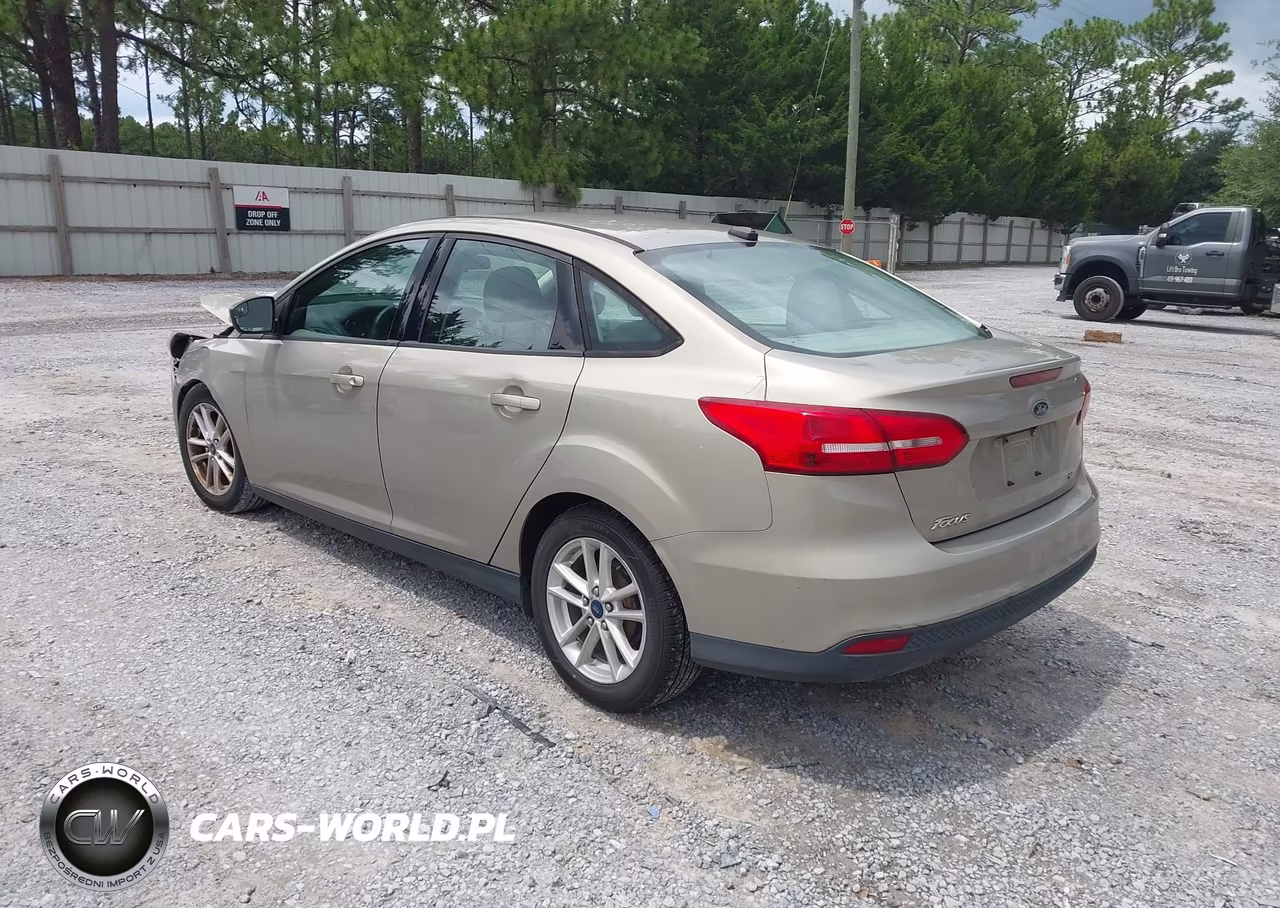 2016 Ford Focus Se VIN:1FADP3F20GL265863 - 3