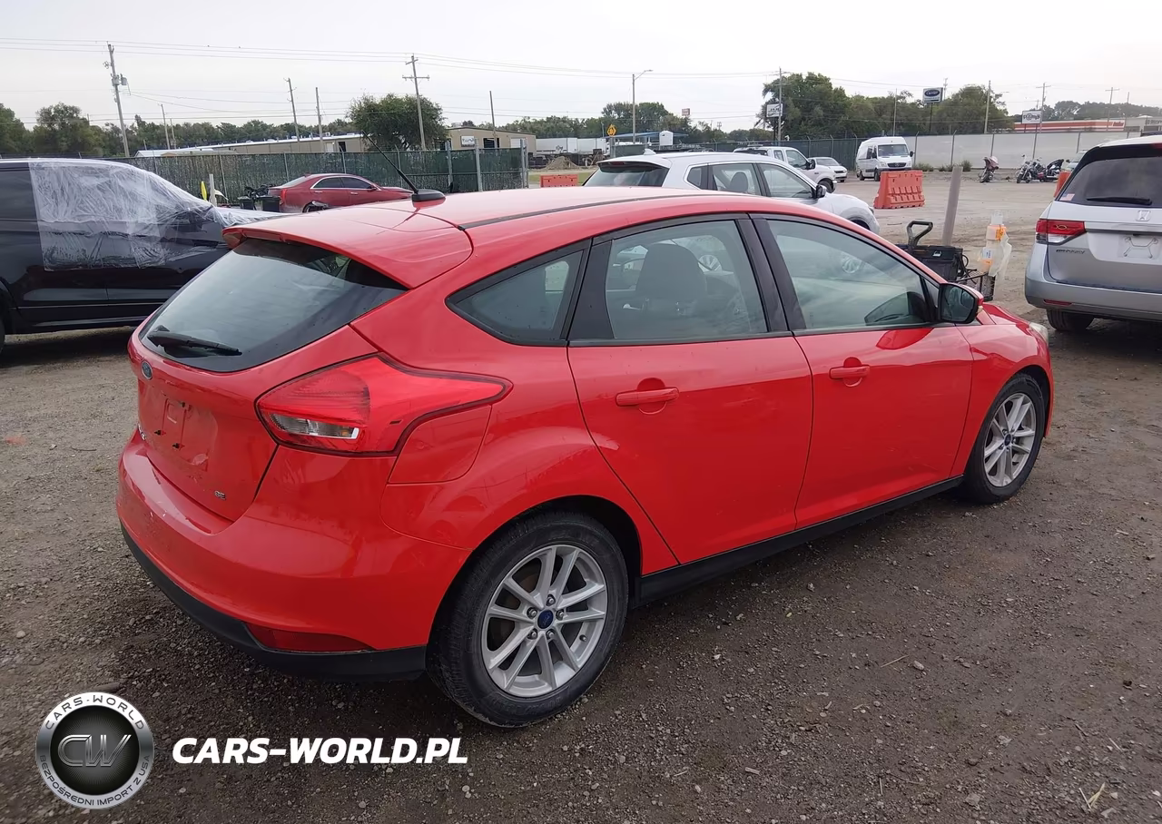 2017 Ford Focus Se VIN:1FADP3K29HL217091 - 4