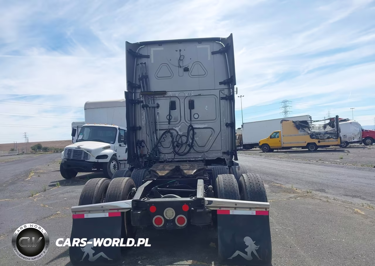 2016 Freightliner Cascadia 125 VIN:3AKJGLDR4GSGV7788 - 18