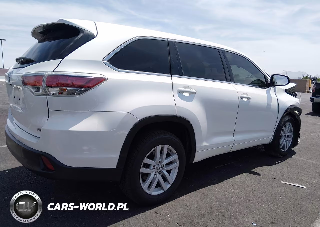 2015 Toyota Highlander Le V6 VIN:5TDZKRFHXFS089813 - 4