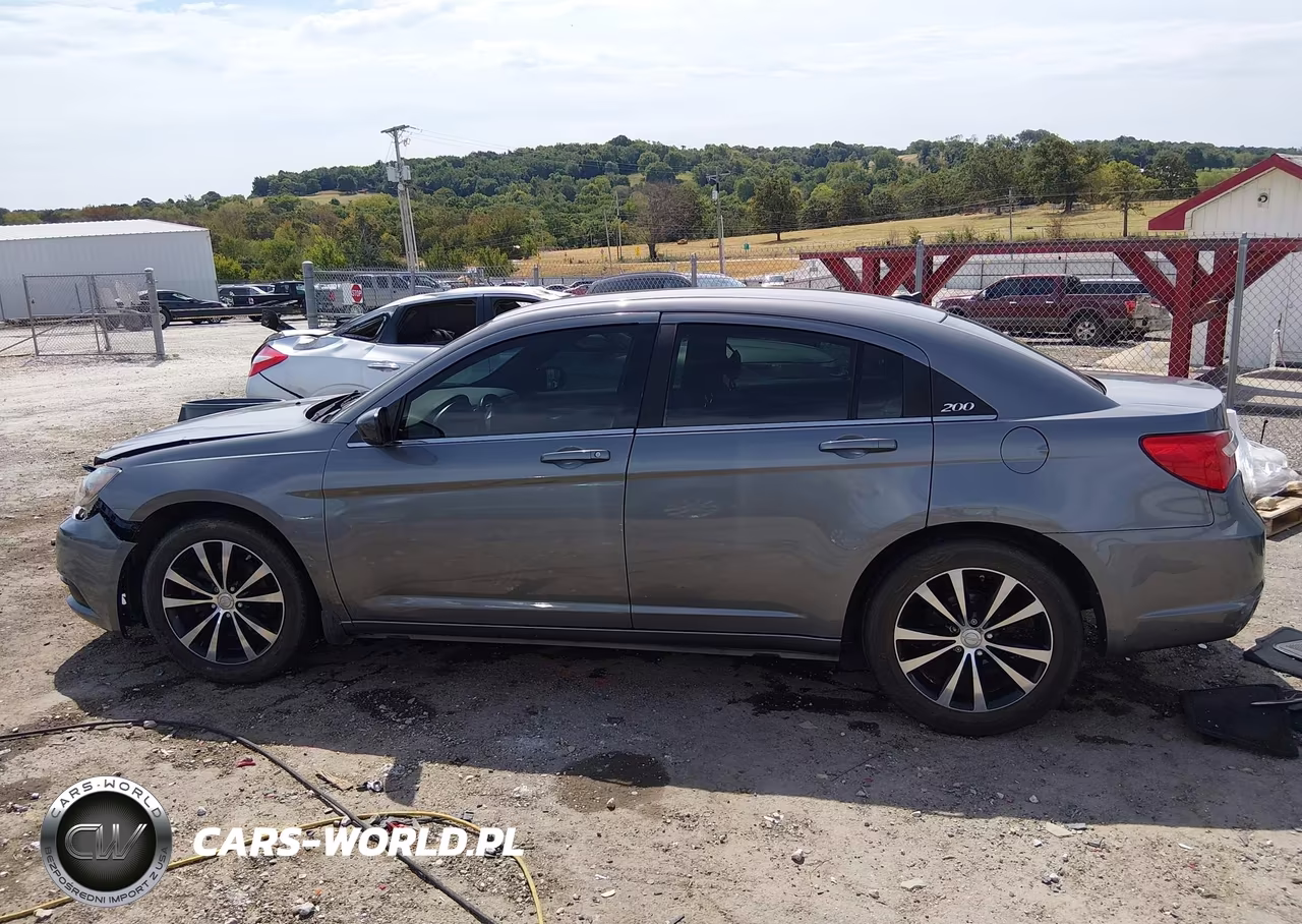 2014 Chrysler 200 Touring VIN:1C3CCBBBXEN197725 - 14
