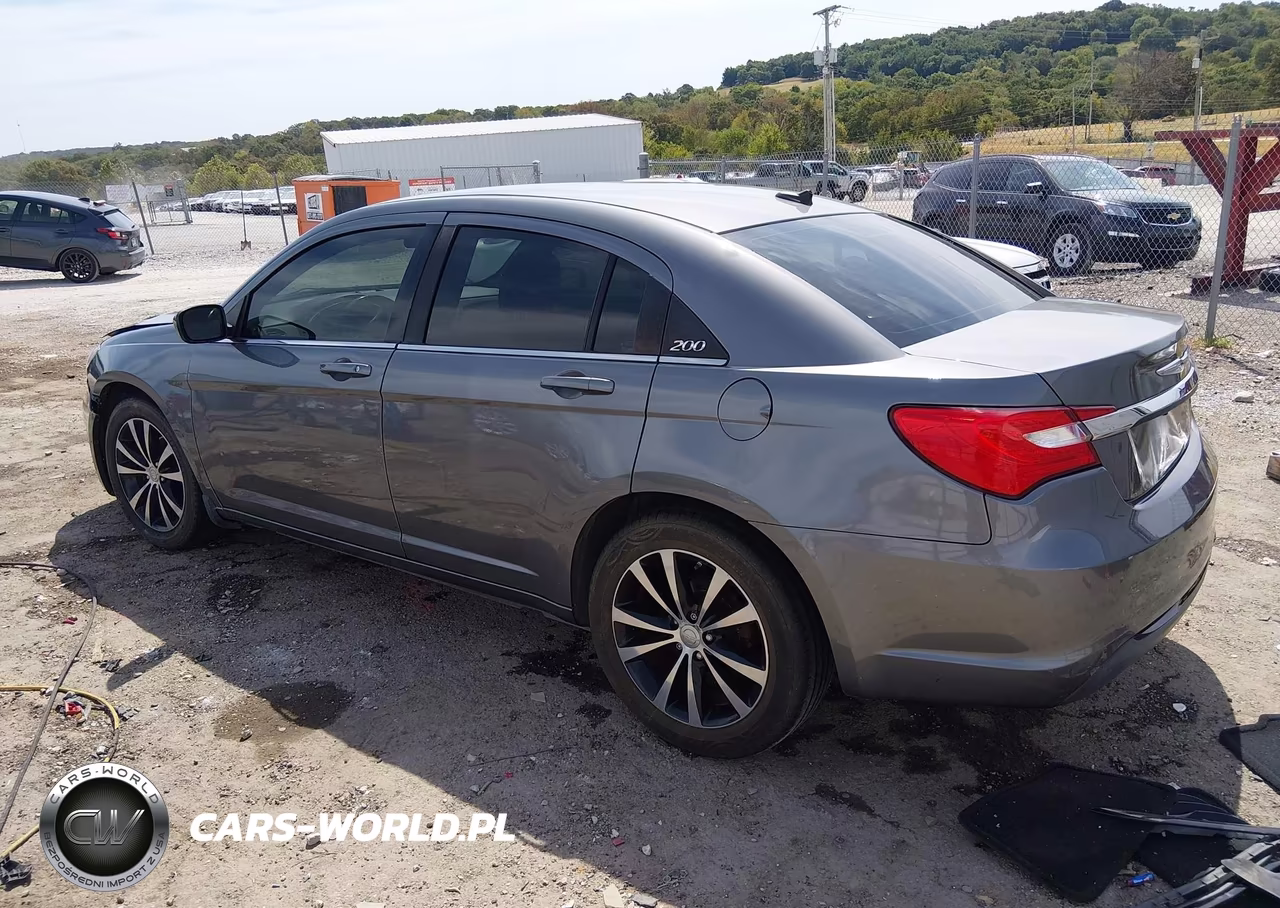 2014 Chrysler 200 Touring VIN:1C3CCBBBXEN197725 - 3