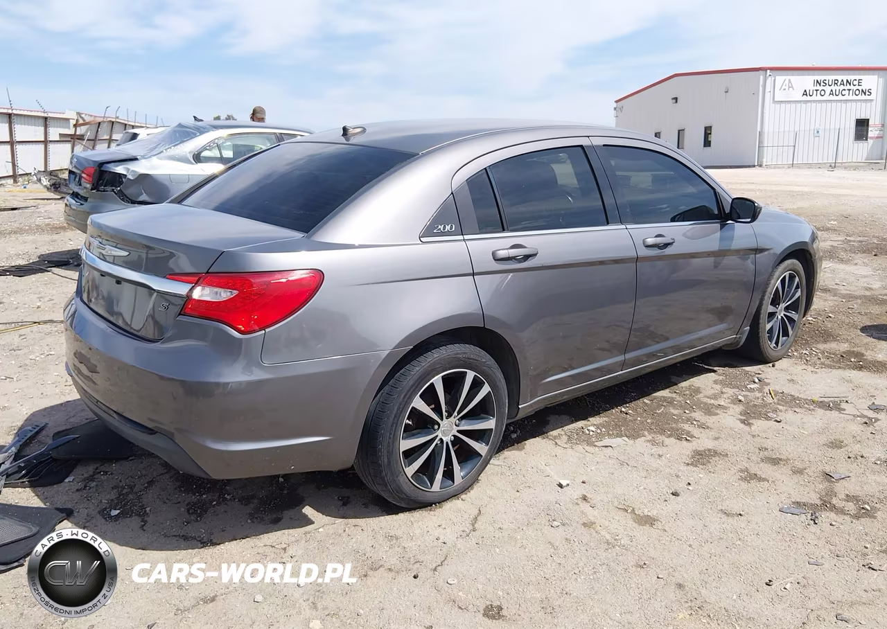 2014 Chrysler 200 Touring VIN:1C3CCBBBXEN197725 - 4
