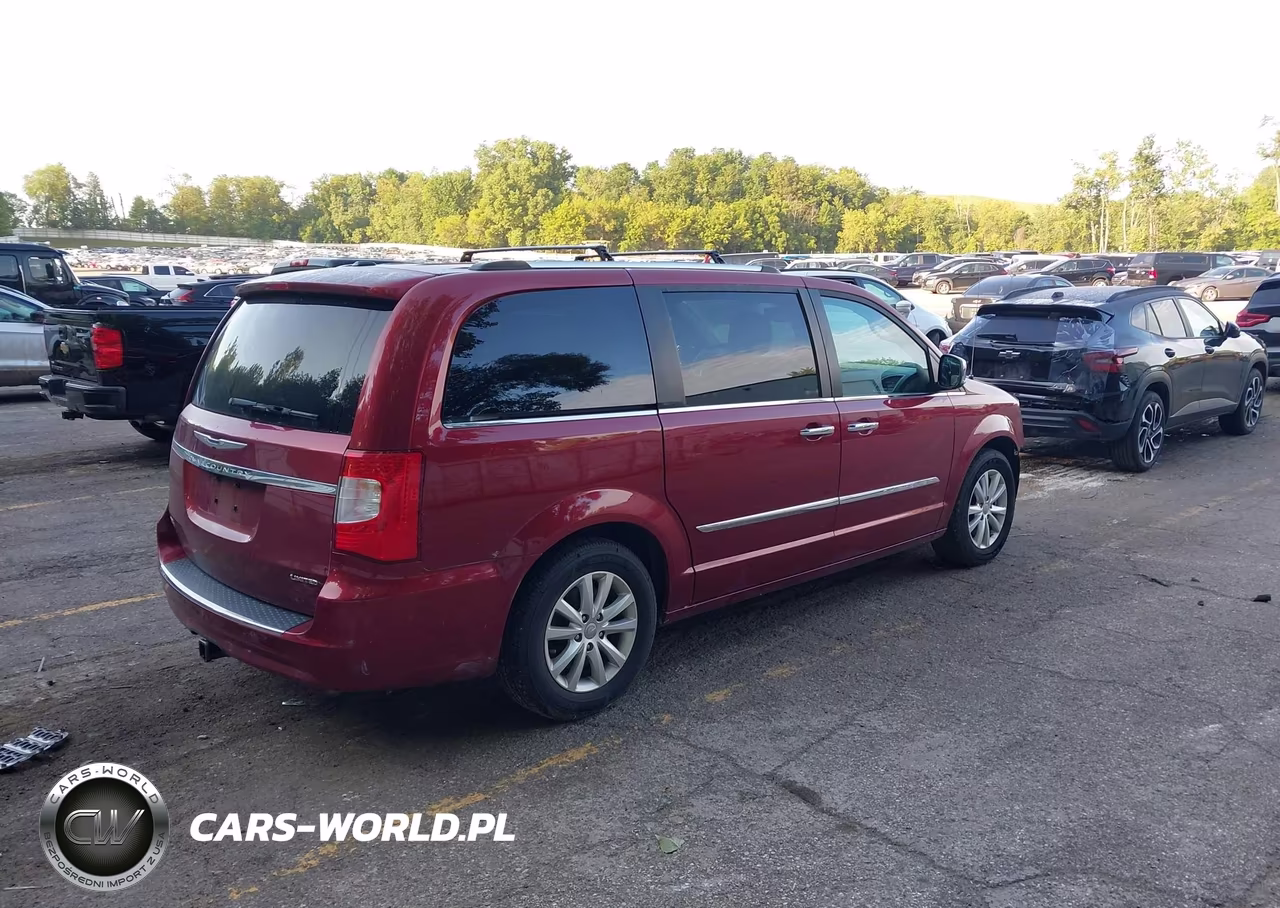 2015 Chrysler Town & Country Limited Platinum VIN:2C4RC1GG9FR711251 - 4
