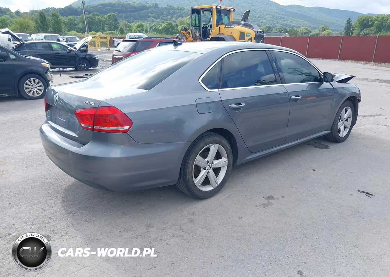 2013 Volkswagen Passat 2.0L Tdi Se VIN:1VWBN7A35DC068436 - 4