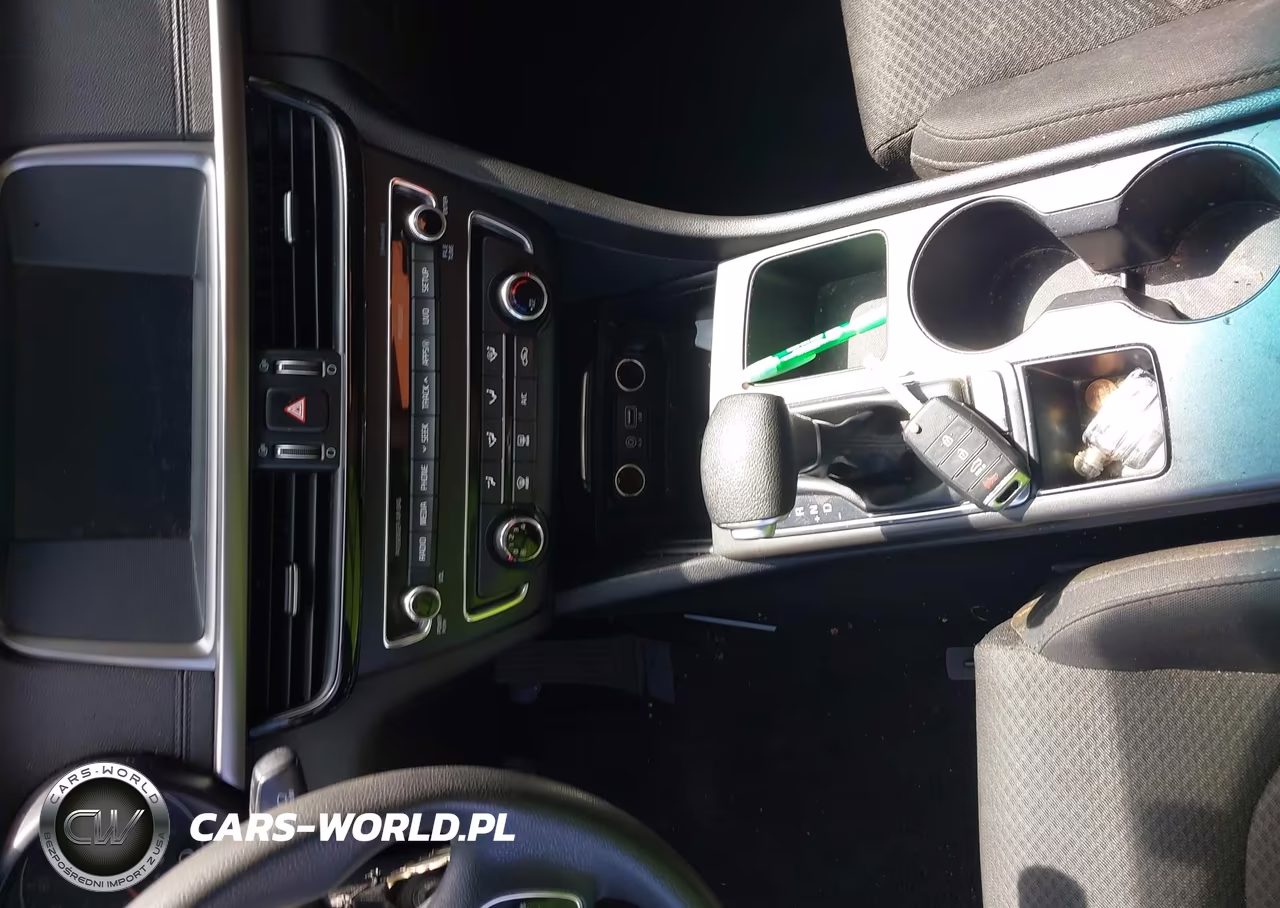 2018 Kia Optima Lx VIN:5XXGT4L35JG256265 - 11