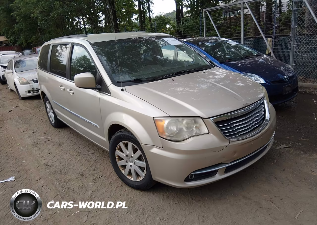 2014 Chrysler Town & Country Touring – zdjęcie 1 z 11