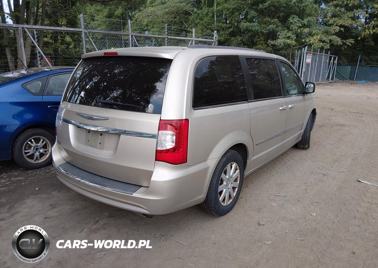 2014 Chrysler Town & Country Touring VIN:2C4RC1BGXER440755 - 4