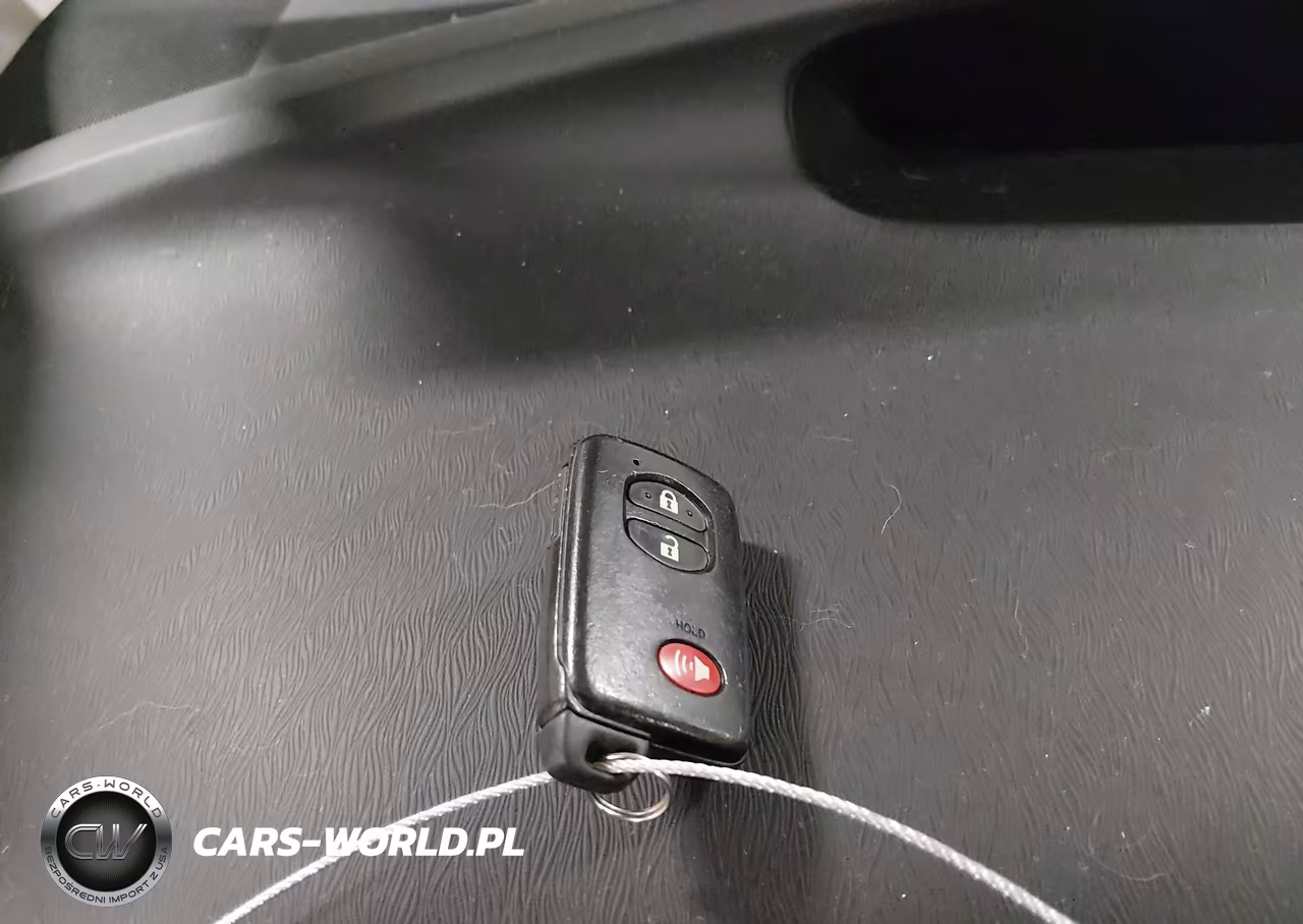 2015 Toyota Prius Two VIN:JTDKN3DU3F0413094 - 11