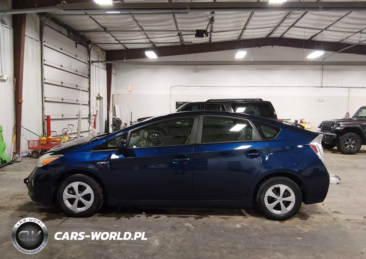 2015 Toyota Prius Two VIN:JTDKN3DU3F0413094 - 15