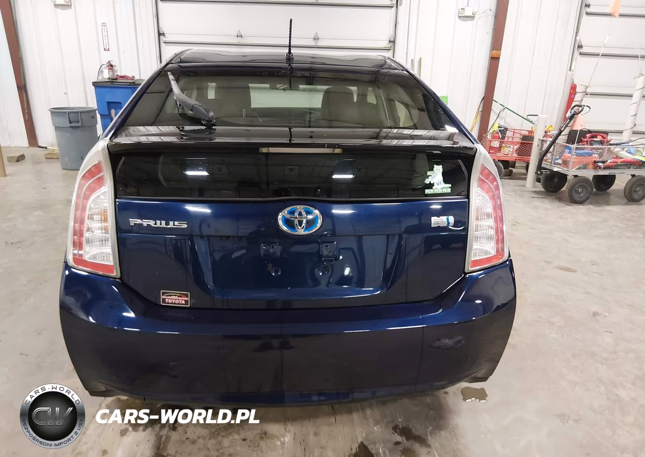 2015 Toyota Prius Two VIN:JTDKN3DU3F0413094 - 17