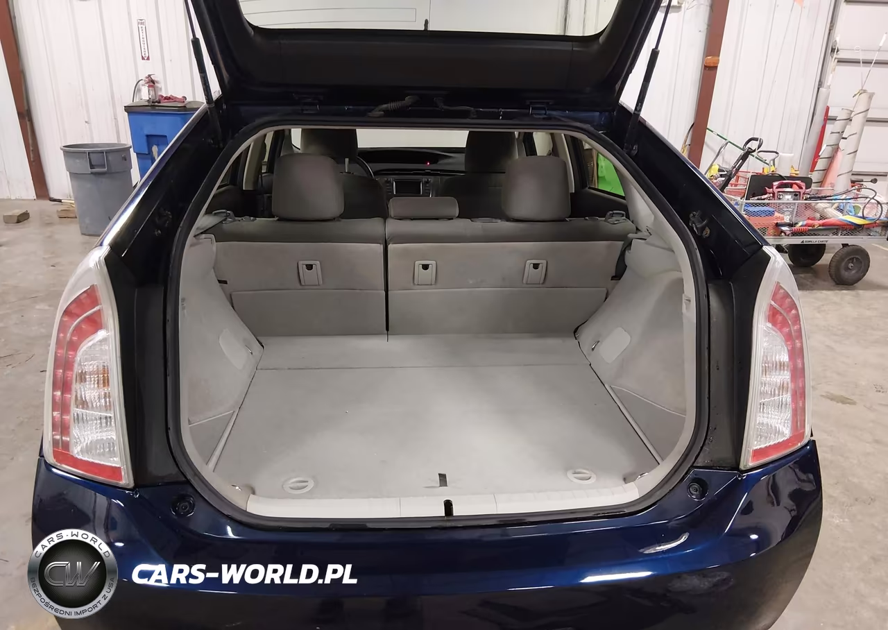 2015 Toyota Prius Two VIN:JTDKN3DU3F0413094 - 18
