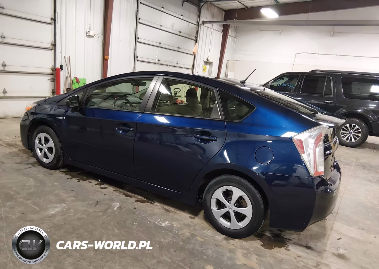 2015 Toyota Prius Two VIN:JTDKN3DU3F0413094 - 3