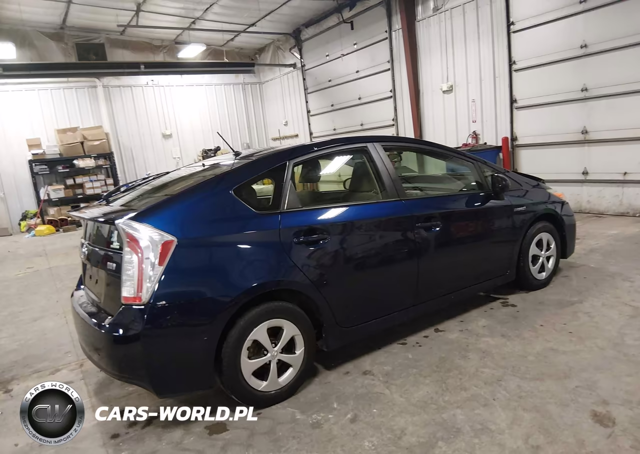 2015 Toyota Prius Two VIN:JTDKN3DU3F0413094 - 4