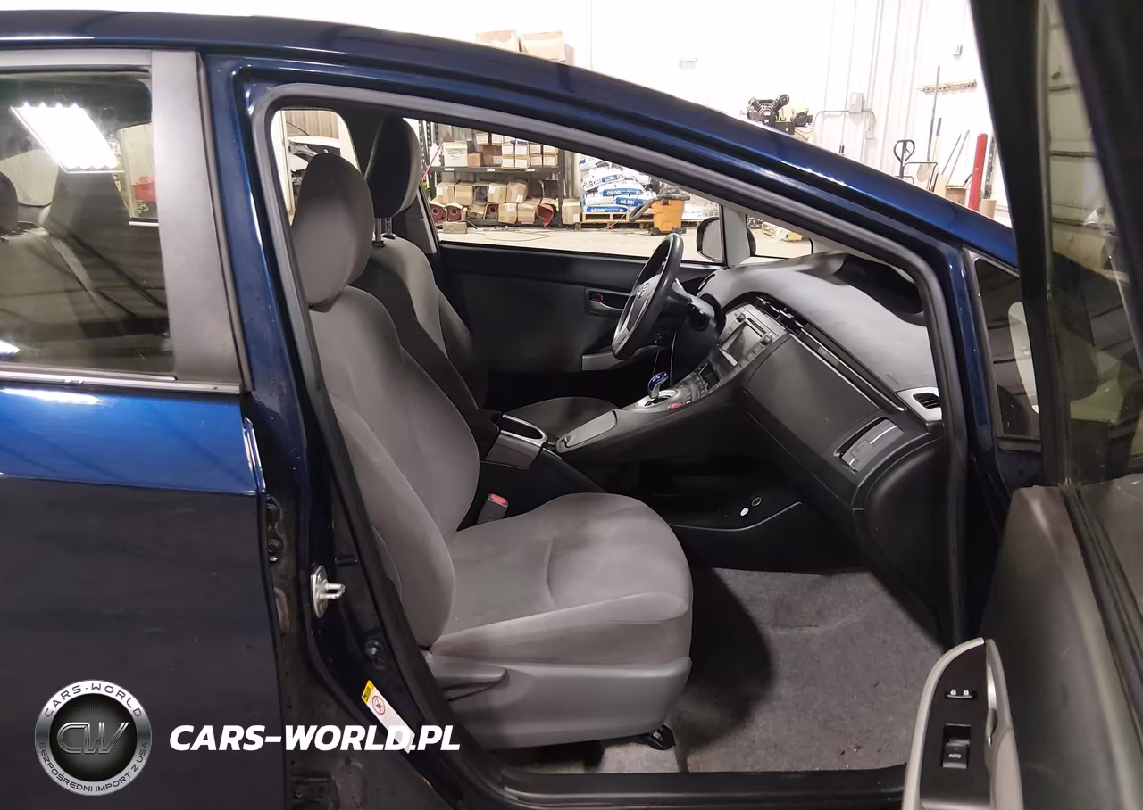 2015 Toyota Prius Two VIN:JTDKN3DU3F0413094 - 5