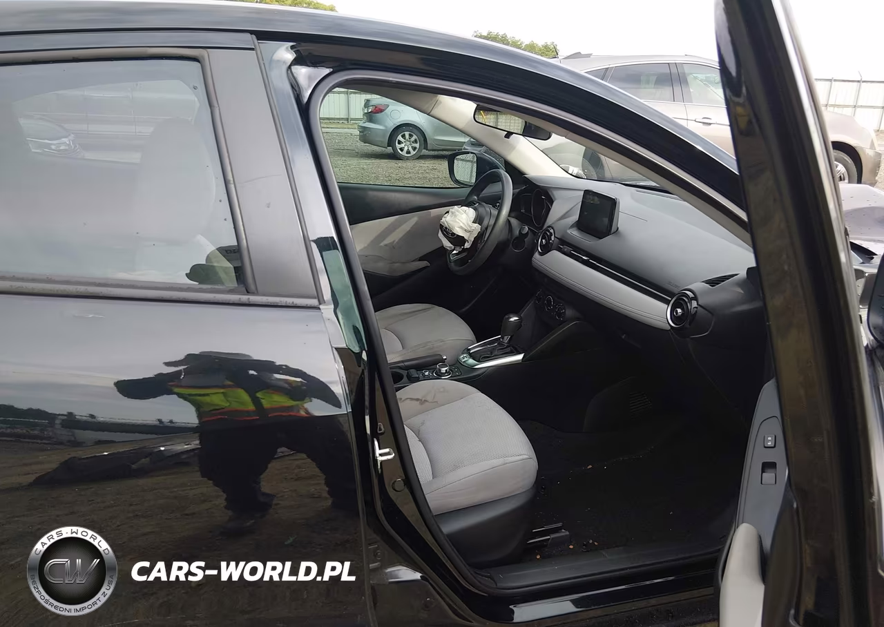 2020 Toyota Yaris Le VIN:3MYDLBJV5LY701885 - 5
