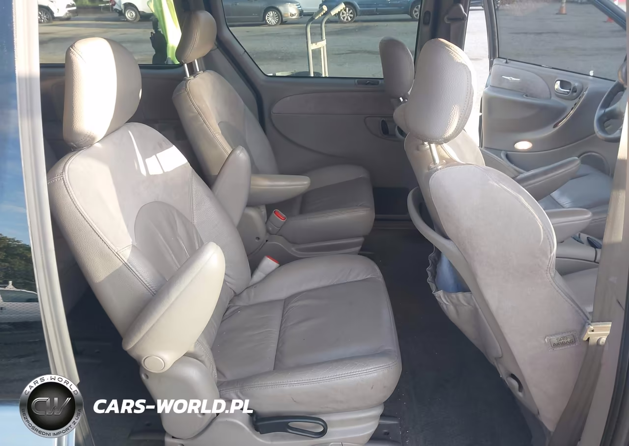 2002 Chrysler Town & Country Limited VIN:2C8GP64L82R564343 - 8