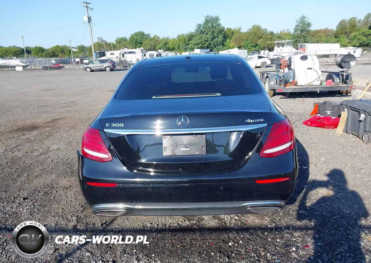 2018 Mercedes-Benz E 300 4Matic VIN:WDDZF4KBXJA440336 - 17
