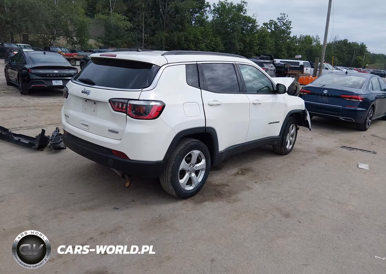 2017 Jeep New Compass Latitude 4X4 VIN:3C4NJDBB3HT642011 - 4