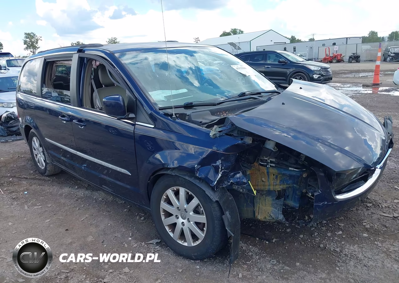 2013 Chrysler Town & Country Touring – zdjęcie 1 z 16