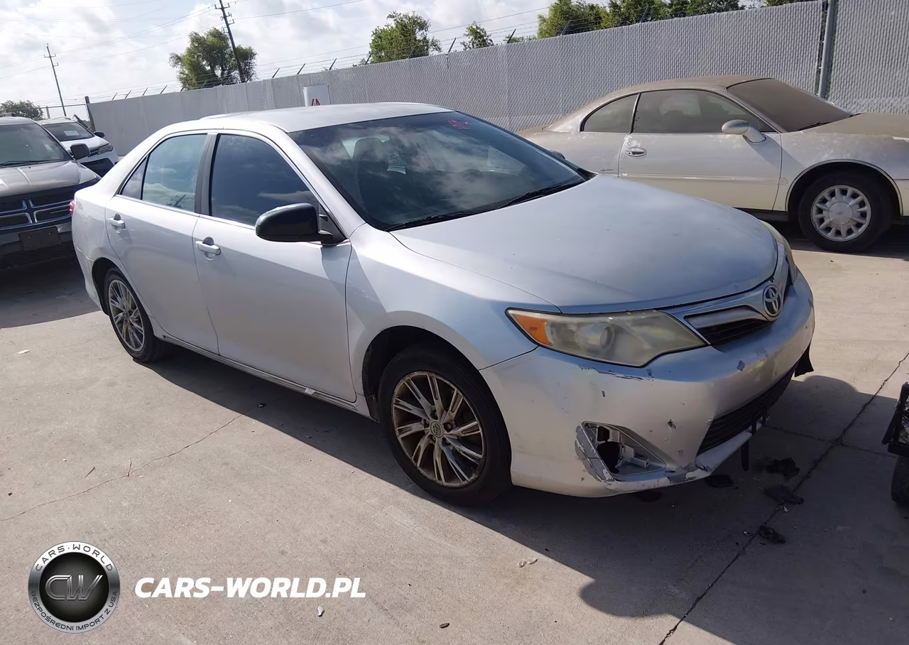 2012 Toyota Camry Le – zdjęcie 1 z 11