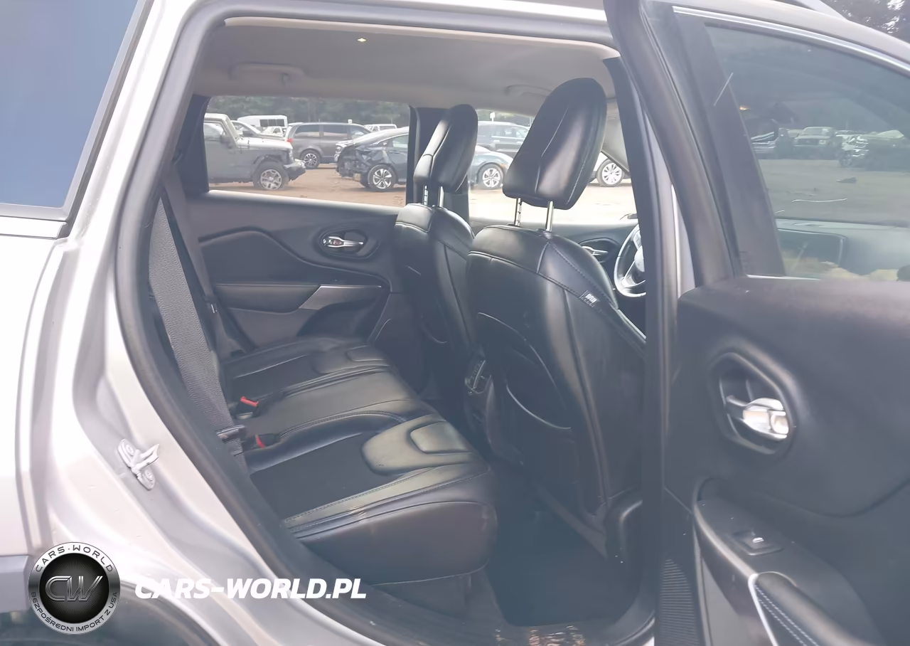 2019 Jeep Cherokee Latitude Plus Fwd VIN:1C4PJLLB9KD176325 - 8
