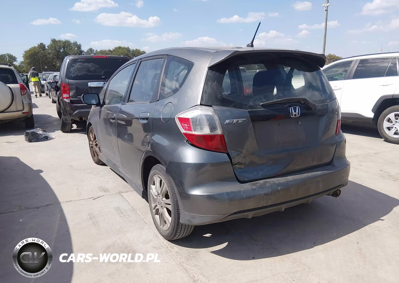 2011 Honda Fit Sport VIN:JHMGE8H52BS011232 - 3