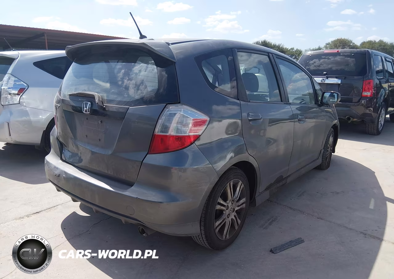 2011 Honda Fit Sport VIN:JHMGE8H52BS011232 - 4