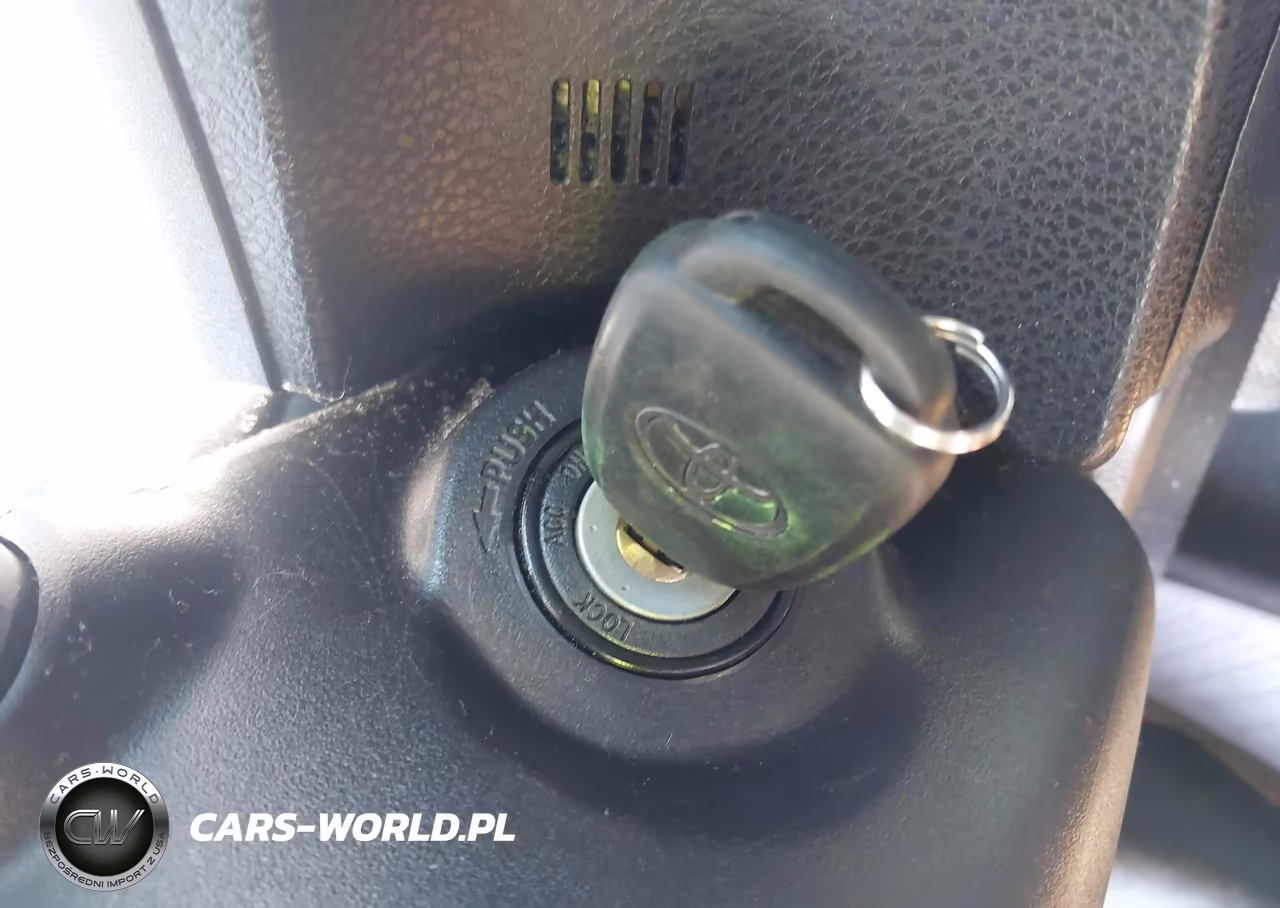 2018 Toyota Corolla Le VIN:2T1BURHE5JC098628 - 11