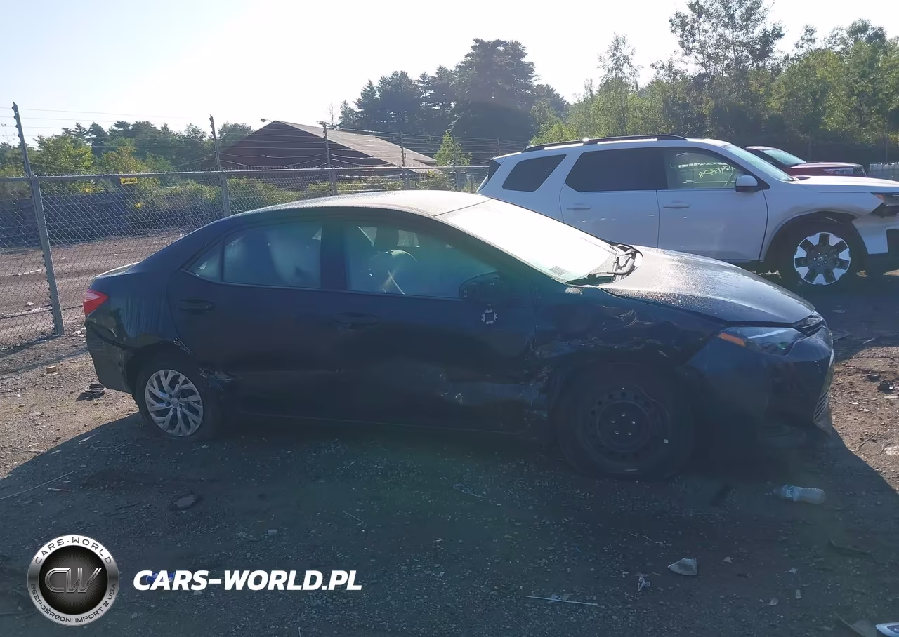 2018 Toyota Corolla Le VIN:2T1BURHE5JC098628 - 13