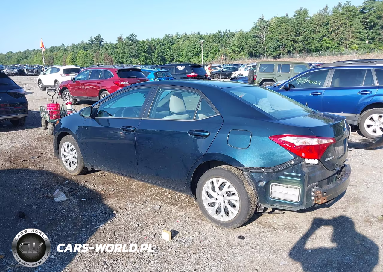 2018 Toyota Corolla Le VIN:2T1BURHE5JC098628 - 3