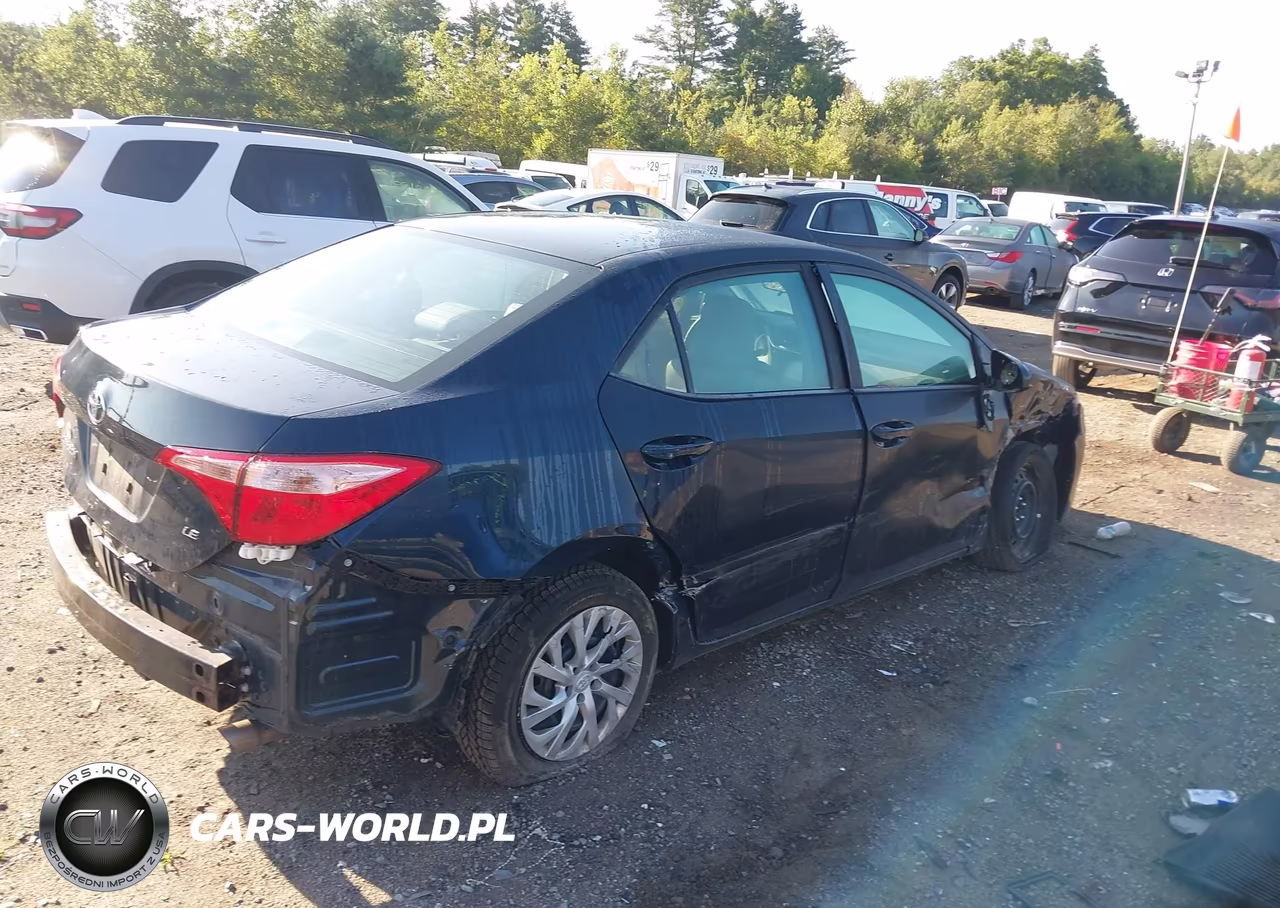 2018 Toyota Corolla Le VIN:2T1BURHE5JC098628 - 4
