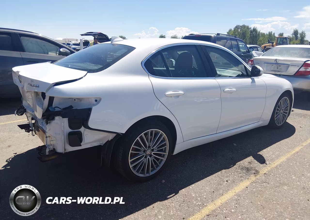2018 Alfa Romeo Giulia Ti Lusso Awd VIN:ZARFAEEN4J7563432 - 4