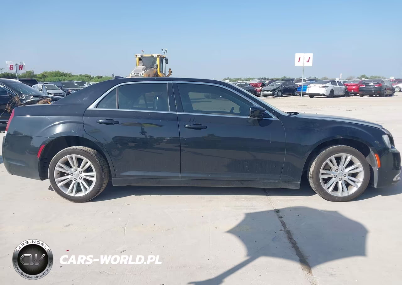 2016 Chrysler 300 Limited VIN:2C3CCAAG8GH243863 - 13