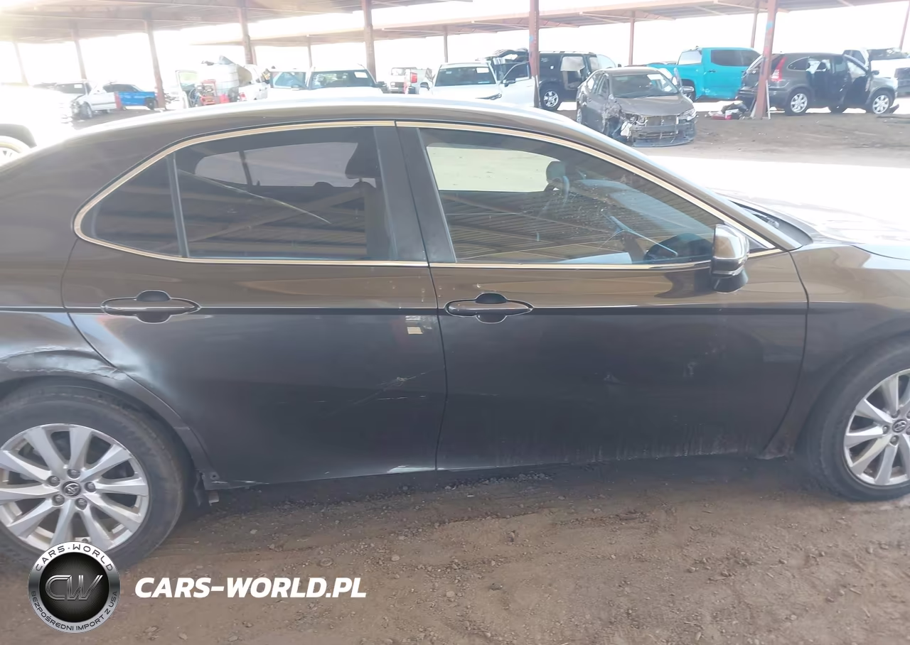 2018 Toyota Camry Le VIN:JTNB11HK7J3042128 - 13