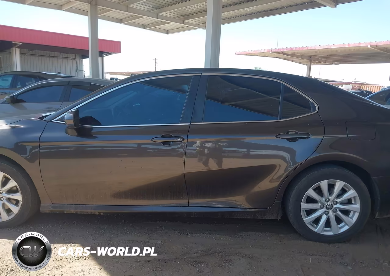 2018 Toyota Camry Le VIN:JTNB11HK7J3042128 - 14