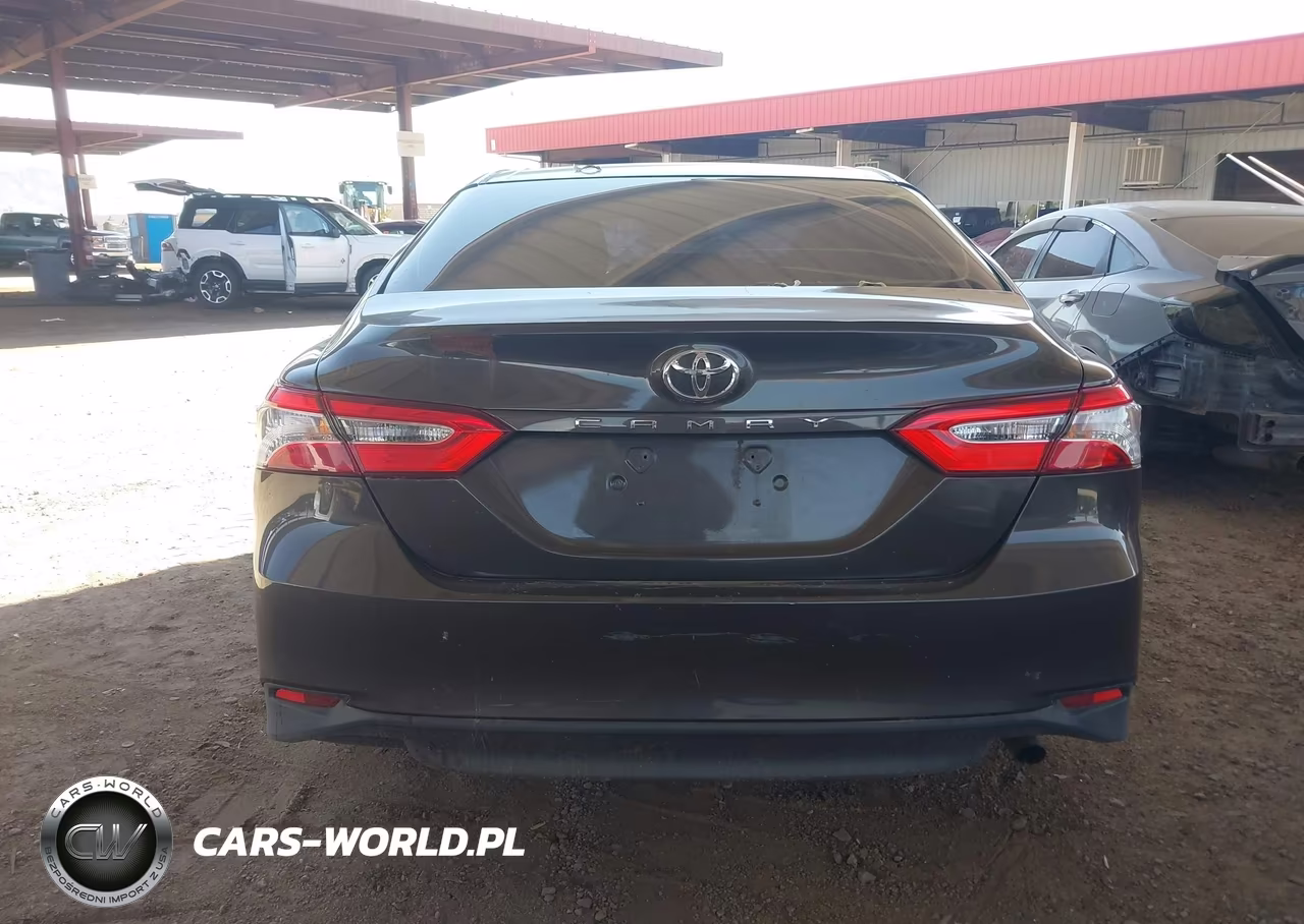 2018 Toyota Camry Le VIN:JTNB11HK7J3042128 - 16
