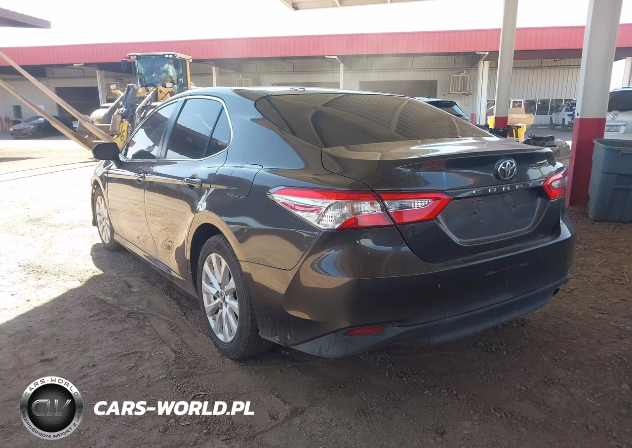 2018 Toyota Camry Le VIN:JTNB11HK7J3042128 - 3
