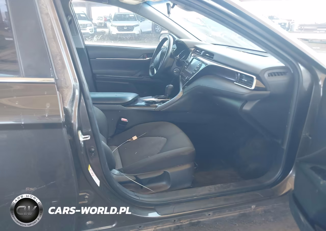 2018 Toyota Camry Le VIN:JTNB11HK7J3042128 - 5