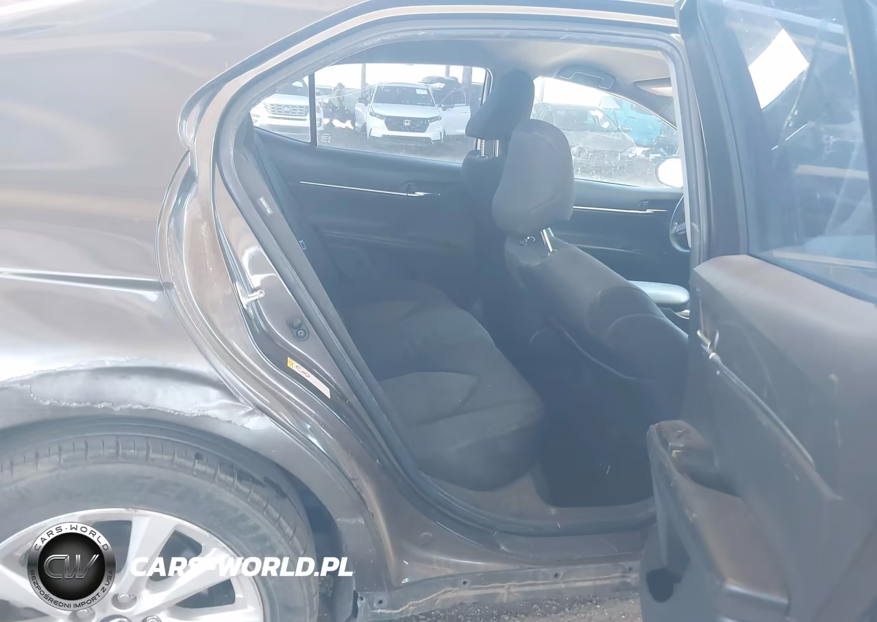 2018 Toyota Camry Le VIN:JTNB11HK7J3042128 - 8