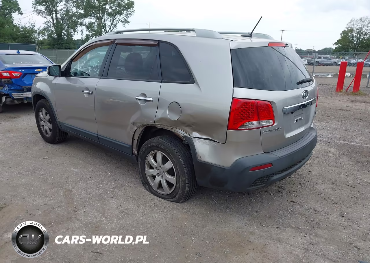 2013 Kia Sorento Lx VIN:5XYKT3A63DG341400 - 3