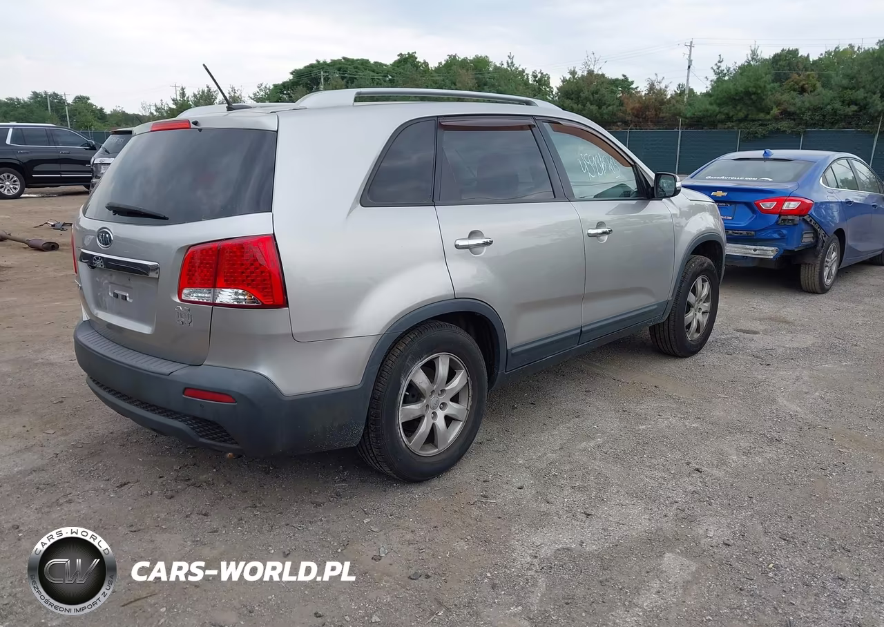 2013 Kia Sorento Lx VIN:5XYKT3A63DG341400 - 4