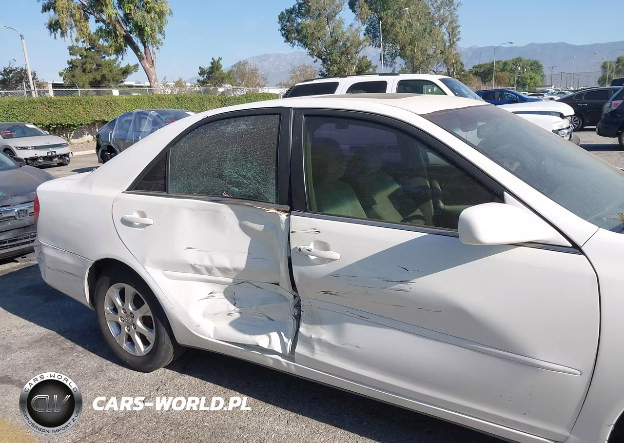 2004 Toyota Camry Le VIN:JTDBE32K440279565 - 17
